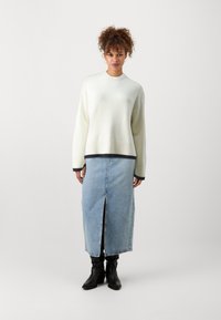 Gina Tricot Tall CONTRAST - Strikkegenser - gardenia