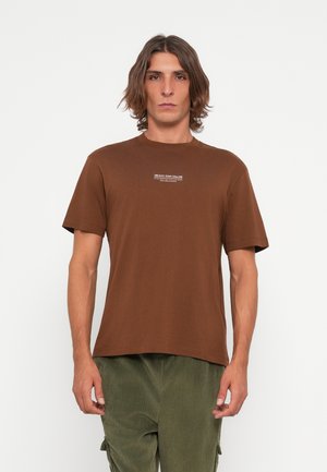 RELAXED PRINTED - Basic T-shirt - golden-coloured clay