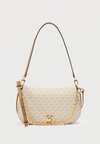 NOLITA MD CHAIN CONV SHLDR - Τσάντα χειρός - vanilla/acorn