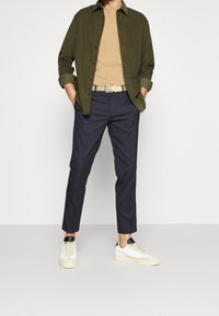 Selected Homme Jednoduché tričko - brown