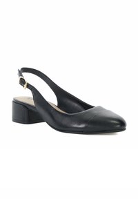 Chaussure noire en cuir à bride arrière avec un bout rond, un petit talon carré et un détail de couture avant contrastant. Accent de boucle en or sur la lanière.