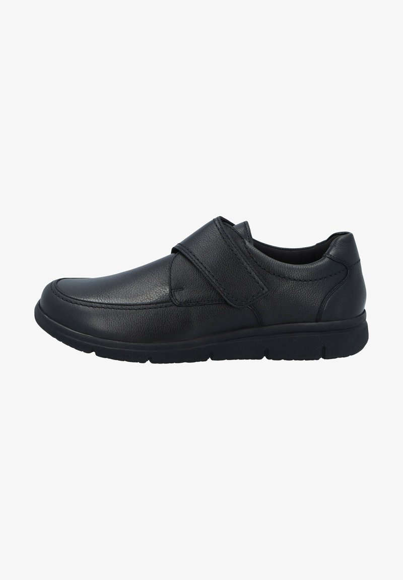 Schwarzer Lederschuh mit niedrigem Profil, runder Zehenform und breitem Klettverschluss. Texturiertes Obermaterial mit gummierter Sohle für Grip und Komfort.