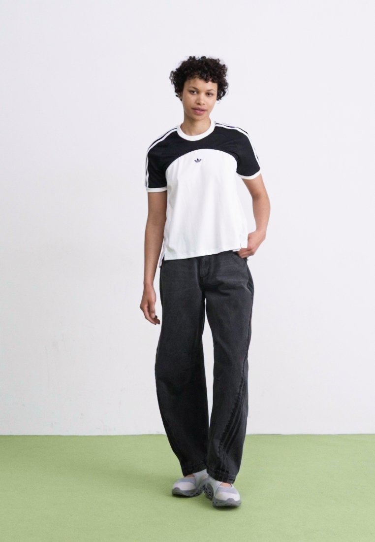 売れ筋商品|||アディダスオリジナルス Tシャツ レディース トップス R3CODED CALI TEE 2 IN 1 - Top - black/white adidas Originals R3CODED CALI TEE 2 IN 1 - Top - black/white