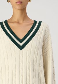 GAP CASHSOFT VARSITY CABLE TUNIC - Πουλόβερ - white