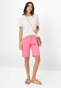 BRAX - STYLE MIA - Shorts - dragonfruit Thumbnail-Bild 1