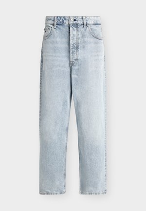 Hellblaue Jeans mit hohem Bund und geradem Bein, vorne mit Knopf- und Reißverschluss, Gürtelschlaufen und zwei Vordertaschen.