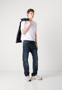 BOSS TEE - Jednoduché tričko - white