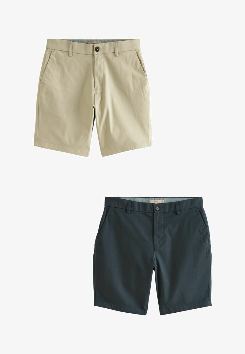 Khaki- und marineblaue Chino-Shorts mit einer glatten Textur, zwei Vordertaschen, Knopfverschluss und einem modernen, taillierten Schnitt.