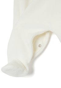 Body de algodón blanco con cuello redondo, mangas largas y cierre a presión en la parte inferior. Textura suave con un acabado liso.