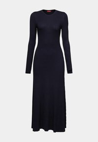 Robe midi noire en maille côtelée à manches longues, col rond et taille cintrée, conçue pour une silhouette fine.