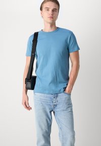 Mads Nørgaard THOR TEE - Tricou basic - captain`s blue