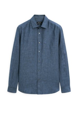 Blå langærmet skjorte lavet af tekstureret stof; har en knaplukning foran og en enkelt brystlomme. Standard kravedesign.