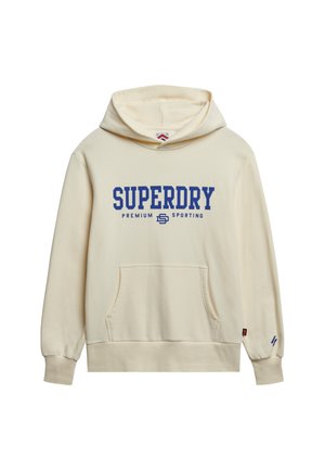 Crèmekleurige hoodie met kangoeroezak, blauwe "SUPERDRY" tekst en "PREMIUM SPORTING" eronder. Heeft geribde manchetten en zoom, zachte textuur.