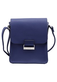 Blaue Leder-Umhängetasche mit strukturiertem Finish, rechteckiger Form, Magnetklappenverschluss und silberfarbenen Hardware-Akzenten.