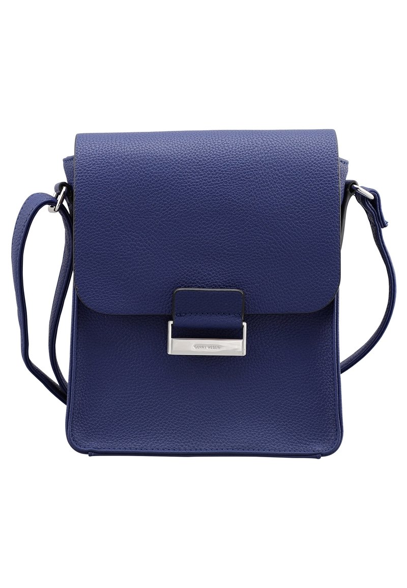 Blaue Leder-Umhängetasche mit strukturiertem Finish, rechteckiger Form, Magnetklappenverschluss und silberfarbenen Hardware-Akzenten.