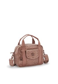 Petit sac à main mauve avec texture en tissu, double anses supérieures, bandoulière amovible, poche avant et détail de logo embossé ton sur ton.