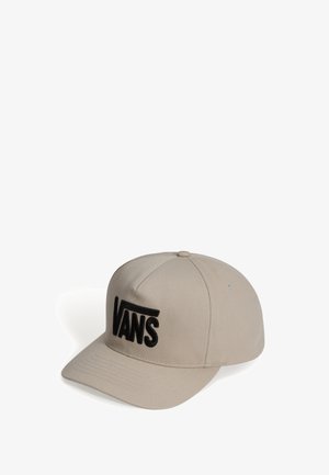 Gorra de béisbol Vans beige con logo bordado en negro en la parte delantera y visera curva, mostrada sobre un fondo blanco.