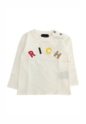 Camicetta bianca a maniche lunghe con lettere ricamate multicolori che formano la parola "RICH." Presenta bottoni a pressione sulla spalla per una facile vestibilità.
