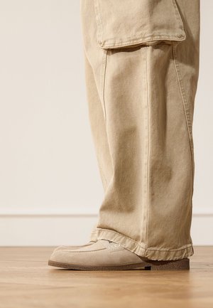 Manfield, Instappers - beige