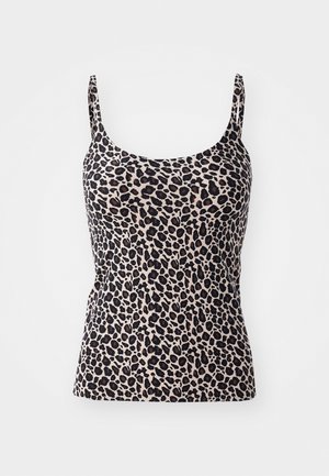 Top sin mangas de estampado de leopardo con tirantes finos. Fabricado en una tela suave, presenta manchas negras y marrones sobre un fondo beige. Diseño ajustado.
