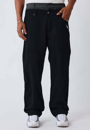 SUPERPOSITION À TAILLE CONTRASTÉE - Vaqueros baggy - noir