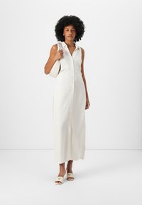 Guess LILIANE - Dolga obleka - dove white