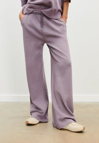 Stradivarius Tenisice - white