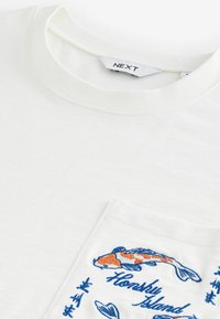 Majica kratkih rukava s printom - ecru pocket