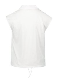 Blouse sans manches en coton blanc avec un col rabattu, un cordon de serrage à l'arrière et une texture lisse. Design simple sans motifs ni graphiques.