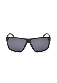 Gafas de sol negras con forma rectangular y lentes oscuros. La montura presenta un acabado mate y bordes suaves para mayor comodidad.