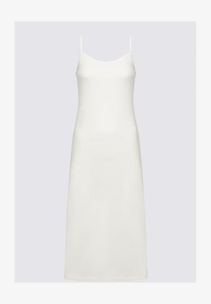 Robe nuisette blanche avec des fines bretelles réglables, un décolleté droit et un tissu lisse et soyeux avec un léger éclat.