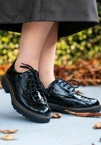 Palado by Sila Sahin CASULA - Veterschoenen - schwarz lack