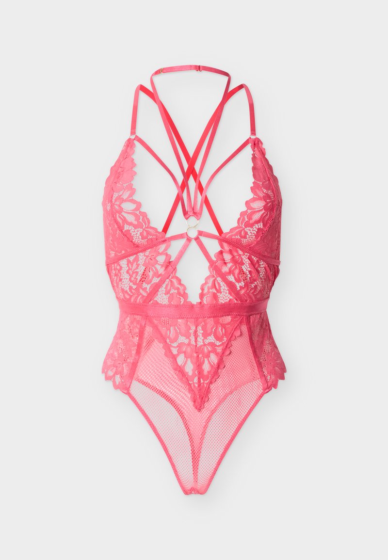 Ροζ δαντελωτό κορμάκι εσωρούχου με floral σχέδια, διαφανή πάνελ και πολλαπλούς λεπτούς ιμάντες που διασταυρώνονται στην πλάτη και στο μπροστινό μέρος.