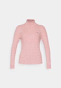 Pull col roulé en maille torsadée rose clair, manches longues et taille ajustée, présenté sur fond blanc.
