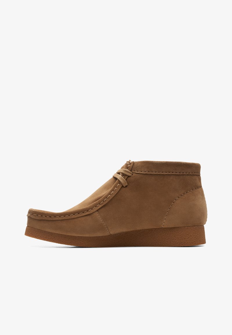 Clarks WALLABEEEVO BT - G - Stivaletti stringati - dark sand suede