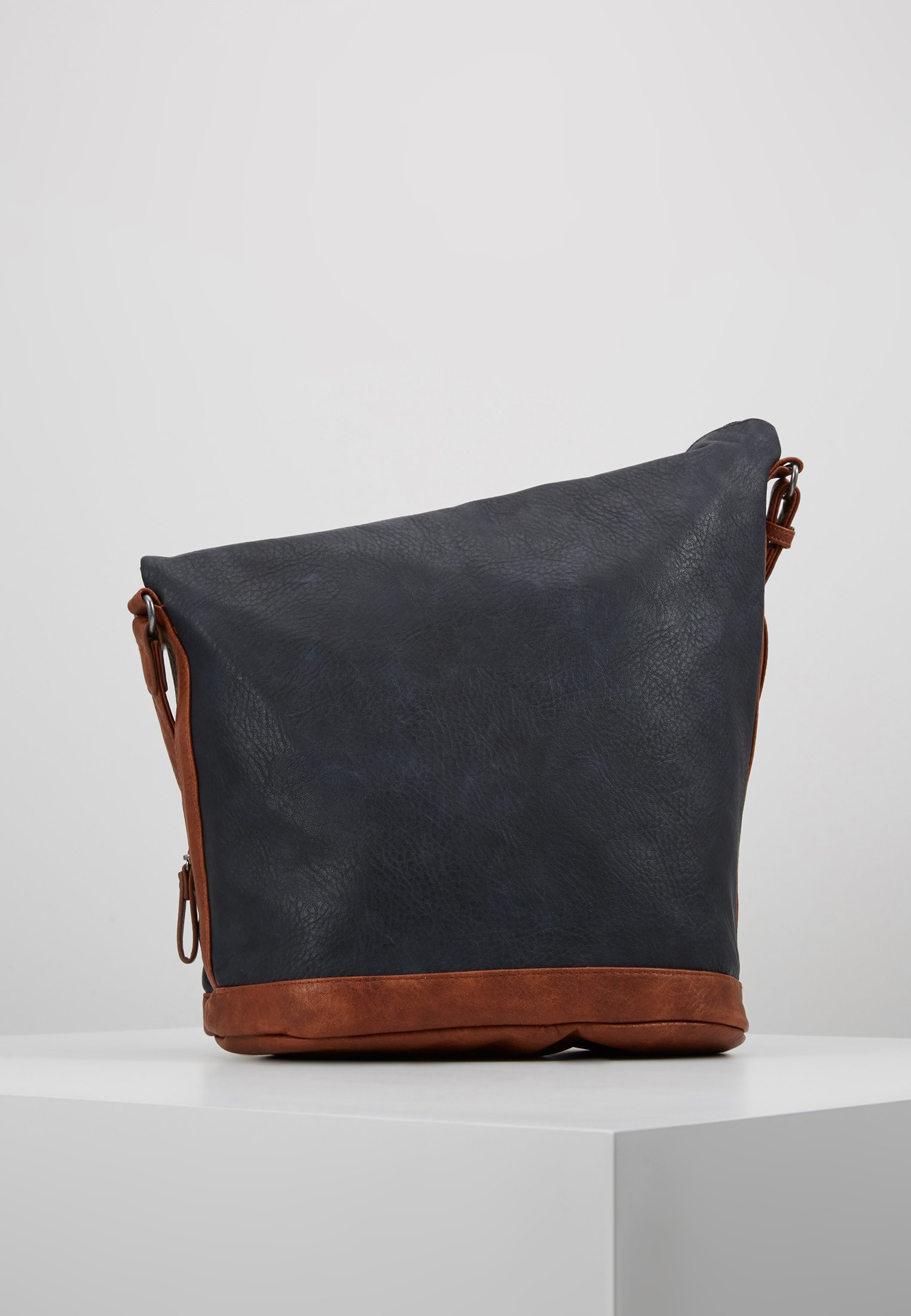Tamaris SMIRNE HOBO BAG Skulderveske navy comb Zalando.no Tamaris SMIRNE HOBO BAG Skulderveske dark brown comb
