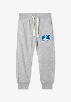 Szare dresy wykonane z mieszanki bawełny z elastycznym pasem, białym sznurkiem do regulacji i niebieskim tekstem graficznym "1986 SPORT DEPT." na lewej nodze.