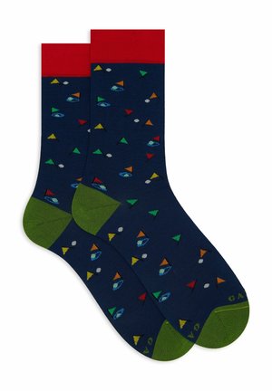 Calze blu navy con una banda rossa in cima, decorate con motivi triangolari e circolari multicolori, e dettagli verdi sul tallone e sulla punta.
