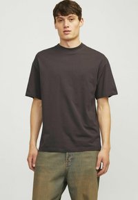 Jack & Jones JJEBRADLEY TEE O NECK - Tricou basic - mulch