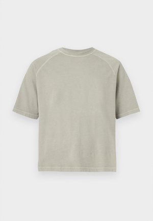 Lysegrå kortærmet T-shirt med rund hals og synlige sømdetaljer foran en ensfarvet baggrund, vist bagfra.