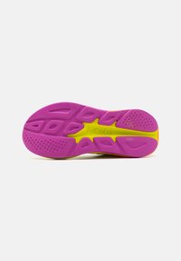 HOKA RINCON 4 - Chaussures de running sur route - citrus/black