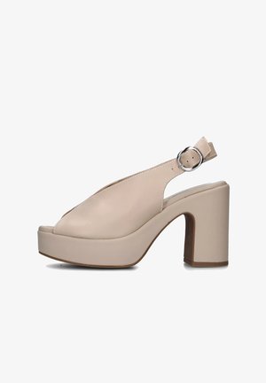 Sandali con tacco alto in sintetico beige, con punta aperta, design slingback, forma arrotondata e dettaglio con fibbia regolabile. Presentano una suola piattaforma.