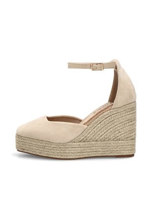 Espadrille cuña de ante beige con puntera cerrada y correa en el tobillo con hebilla, con suela plataforma de yute trenzado.