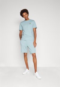 Lyle & Scott Šortai - slate blue