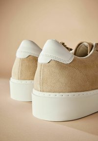 Next REGULAR FIT - SIGNATURE  - Matalavartiset tennarit - neutral