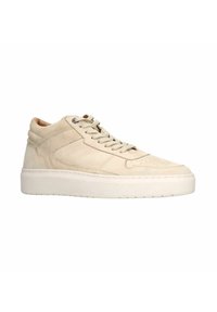 Sneaker alta beige in suede con colletto imbottito, punta rotonda e suola in gomma bianca. Presenta dettagli perforati e lacci piatti.