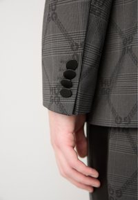 HUGO KRIS TEAGAN - Kostiumas - grey