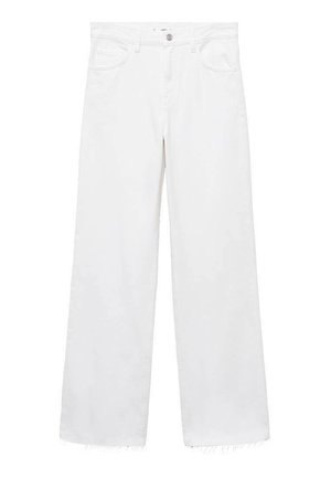 Jeans blancs à jambe large en denim, avec une taille haute, un design à cinq poches, une fermeture à bouton et un ourlet effiloché. Texture lisse sur l'ensemble.