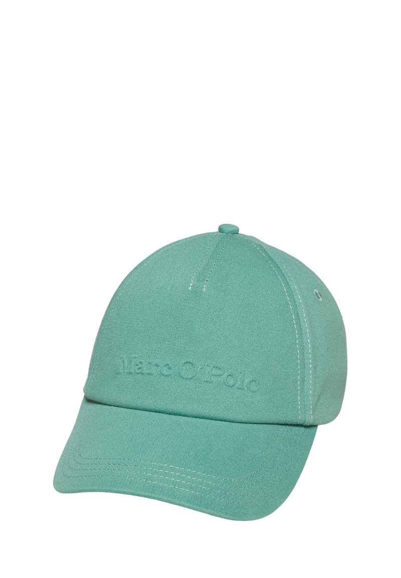 Turfani lederen pet in turquoise met een gebogen rand, voorzien van subtiele stikdetails en een reliëflogo op de voorkant.