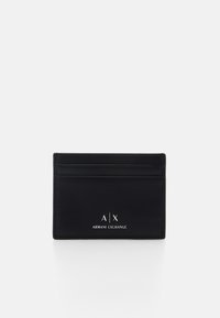 Portofel din piele neagră pentru carduri, dotat cu multiple sloturi pentru carduri, logo-ul embosat "A|X ARMANI EXCHANGE" pe față, și o textură netedă.